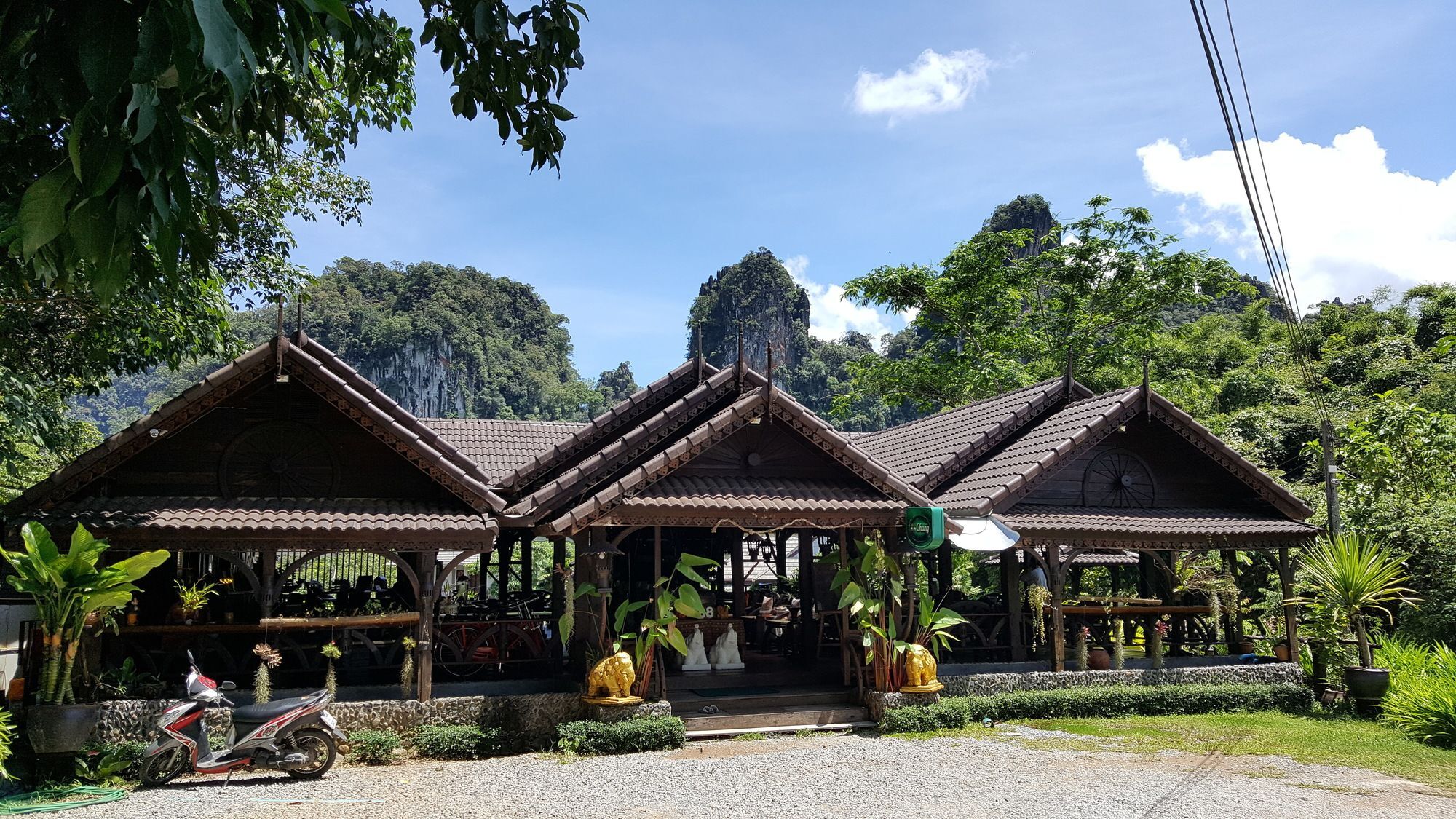 Montania Lifestyle Hotel Phanom Ngoại thất bức ảnh