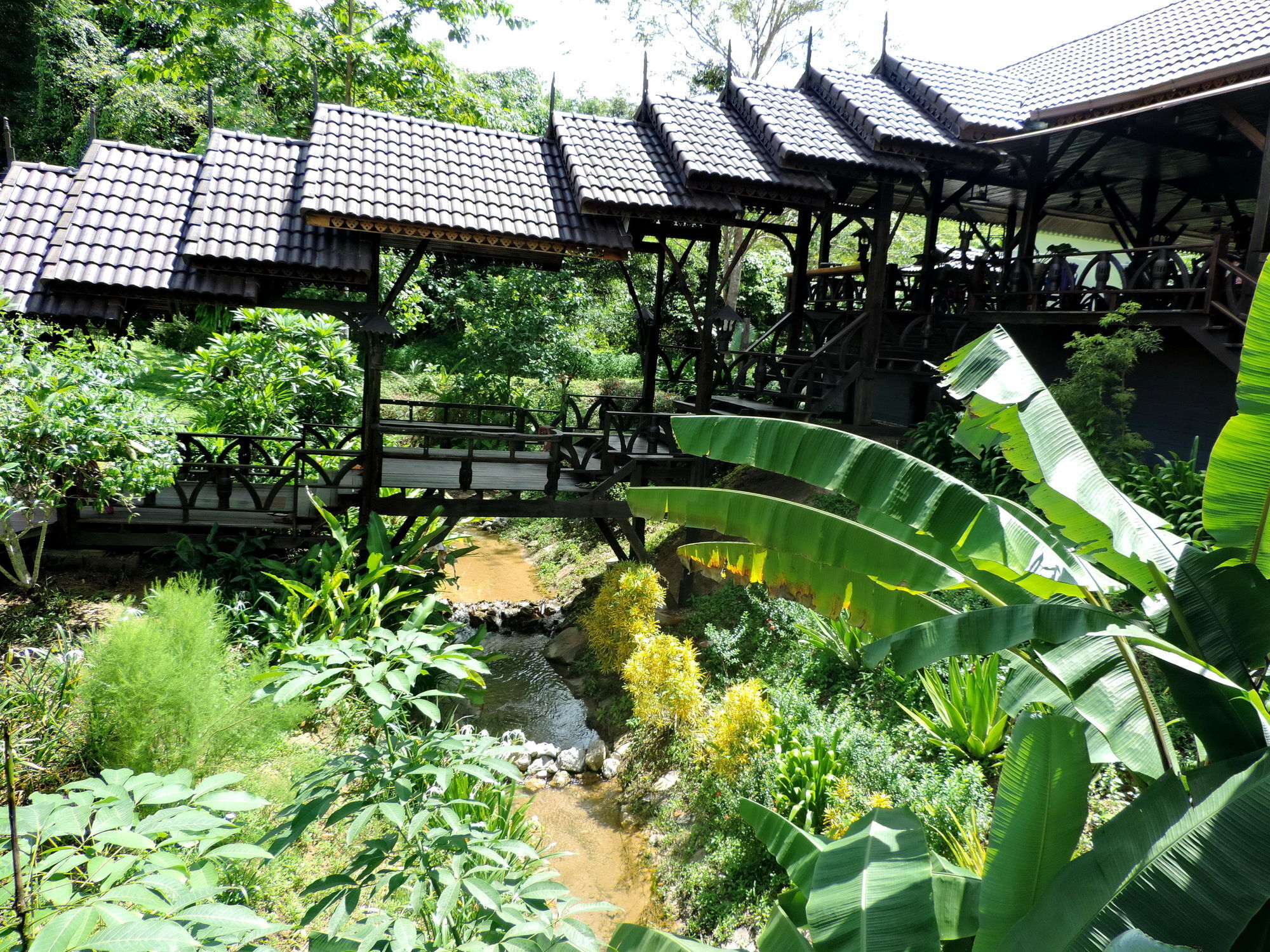 Montania Lifestyle Hotel Phanom Ngoại thất bức ảnh