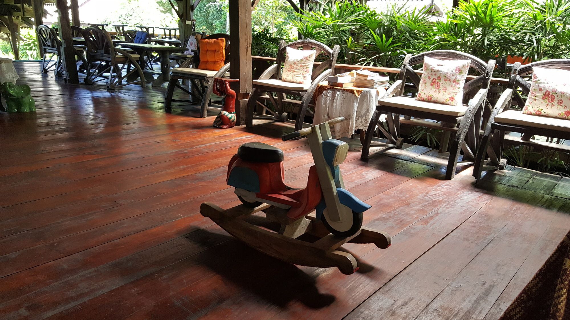 Montania Lifestyle Hotel Phanom Ngoại thất bức ảnh