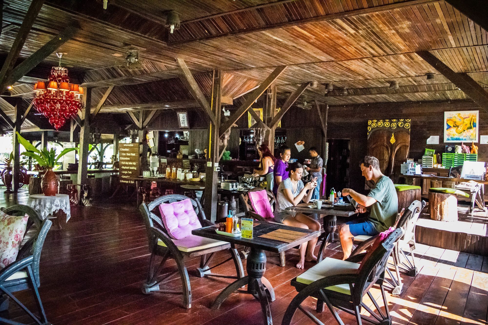 Montania Lifestyle Hotel Phanom Ngoại thất bức ảnh