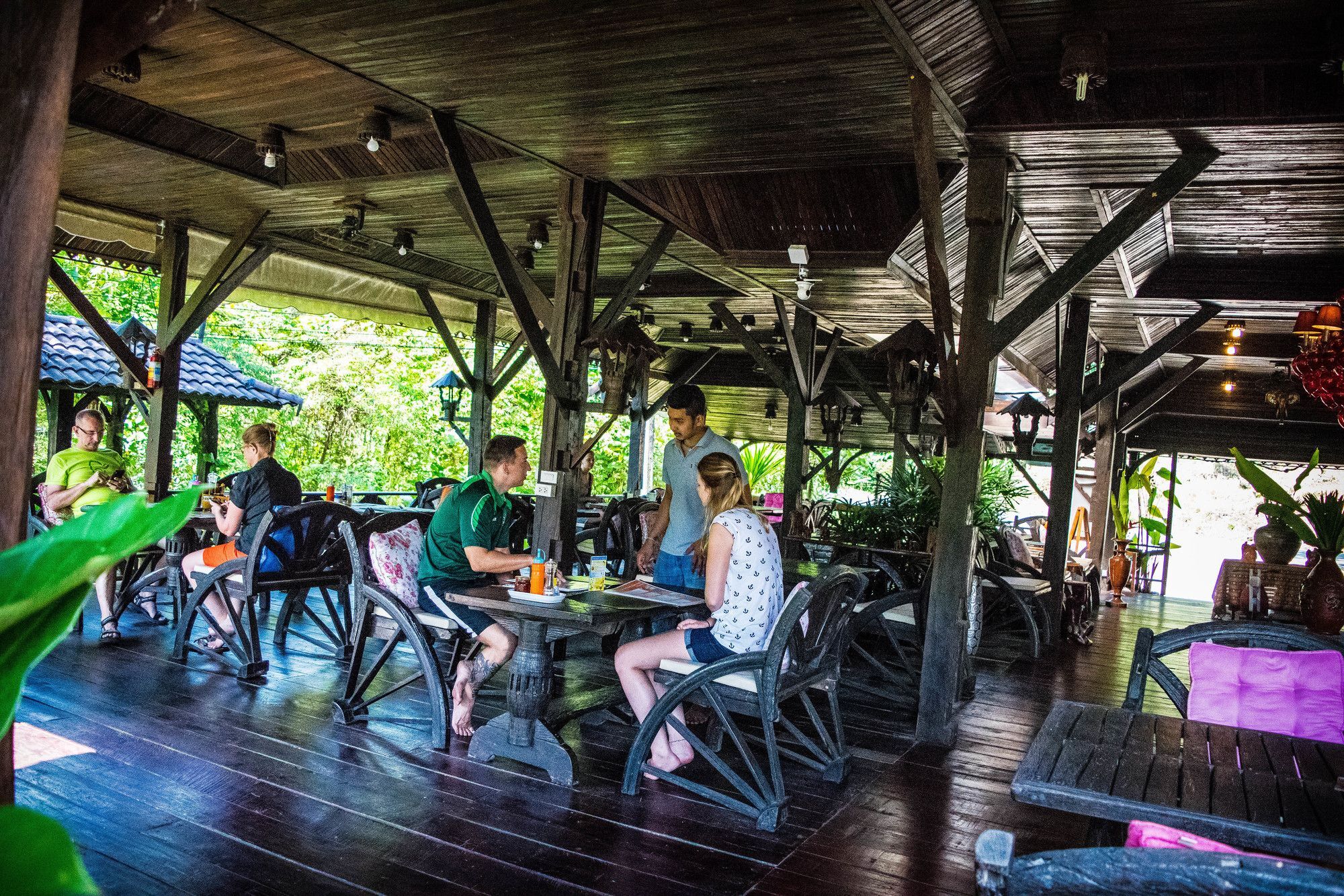 Montania Lifestyle Hotel Phanom Ngoại thất bức ảnh