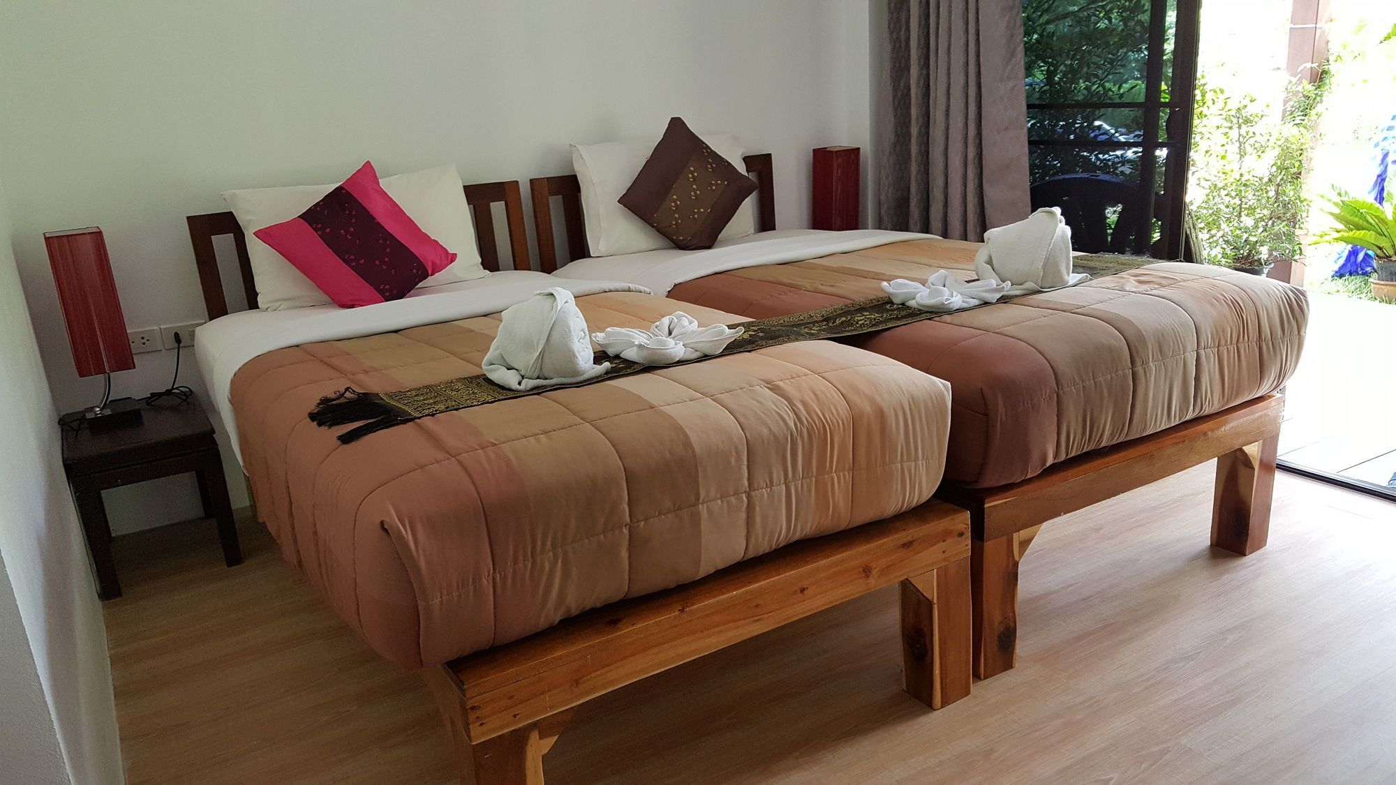 Montania Lifestyle Hotel Phanom Ngoại thất bức ảnh
