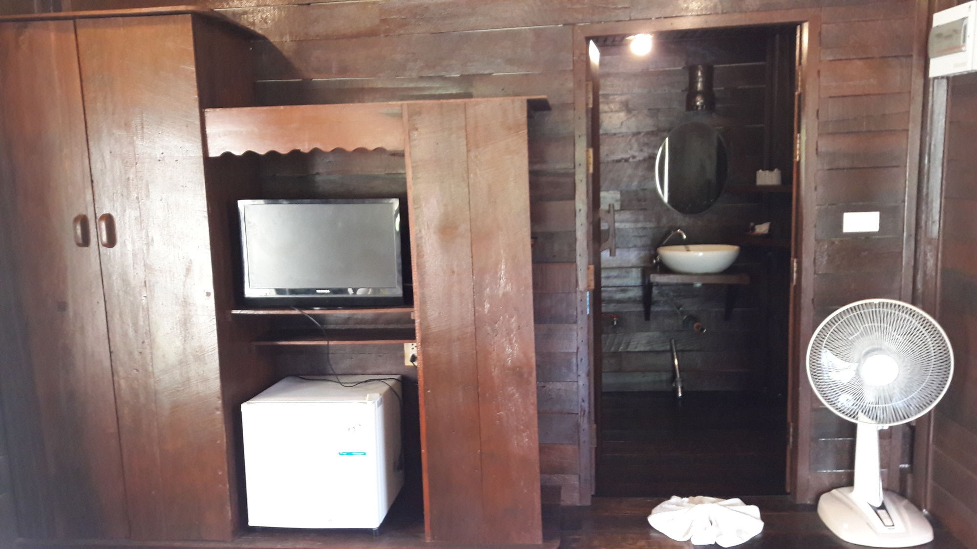 Montania Lifestyle Hotel Phanom Ngoại thất bức ảnh