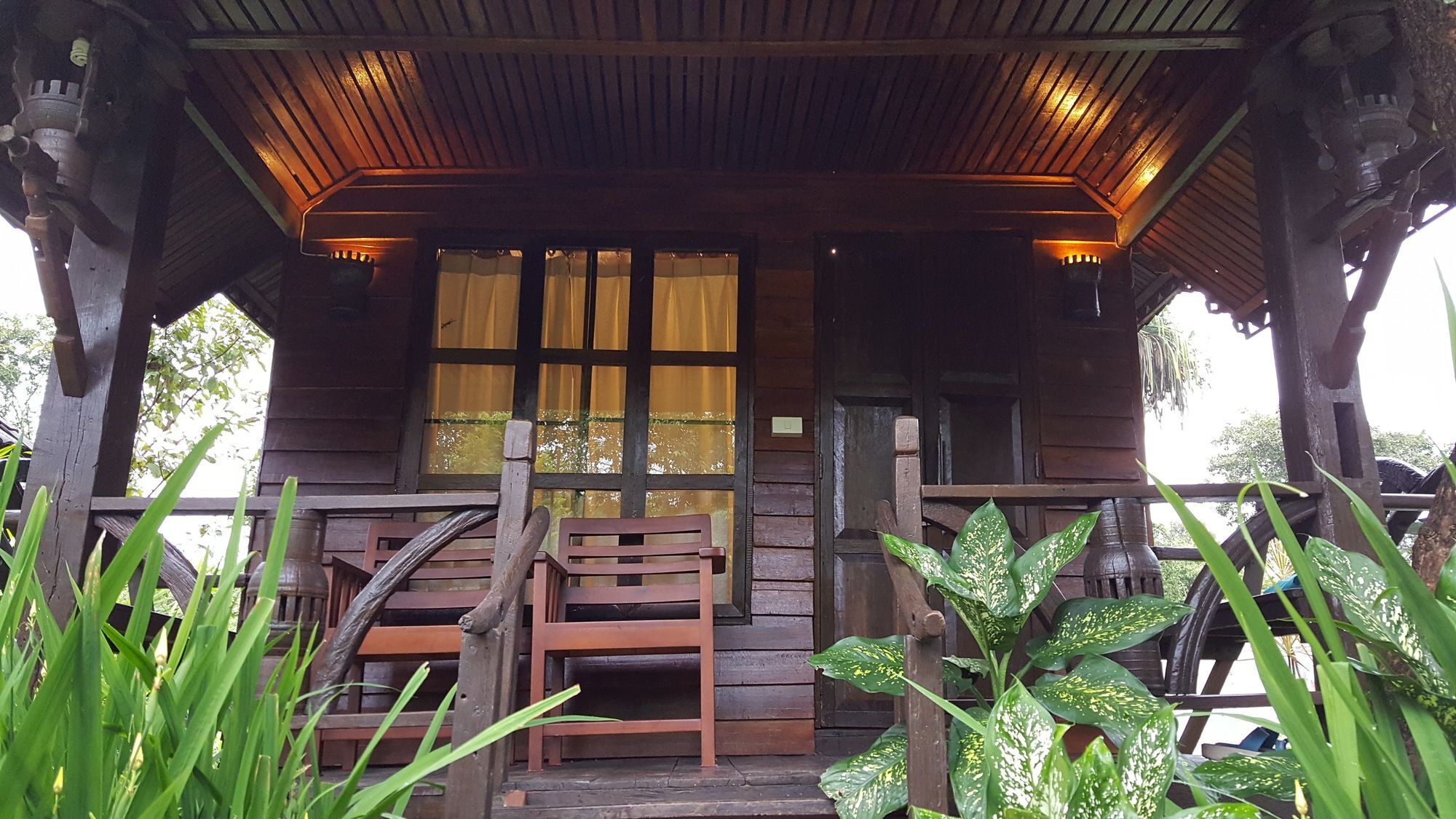 Montania Lifestyle Hotel Phanom Ngoại thất bức ảnh